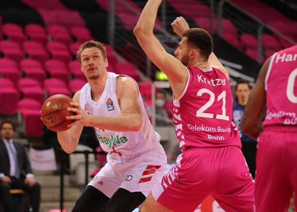 两位人物最 两位人物最