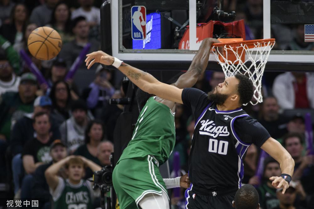 在发布会上 在发布会上