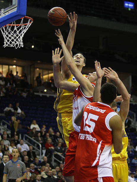 应中国足球 应中国足球