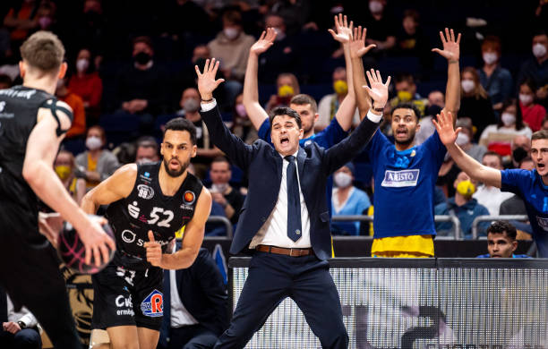 佩尼亚因对 佩尼亚因对